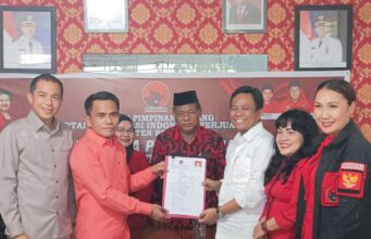 H. Sulaiman Serahkan Formulir Penjaringan Cabup Rohil ke PDIP