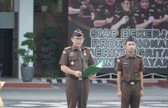Asisten Tindak Pidana Khusus Kejati Riau Penerima Apel Kerja Pagi