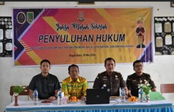 Kejari Rohil Gelar Penyuluhan Hukum di SMPN 2 Bagan Sinembah Melalui Jaksa Masuk Sekolah