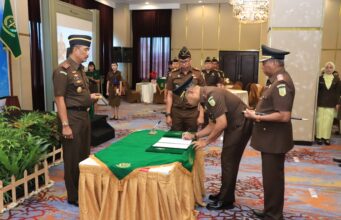 Pelantikan dan Pengambilan Sumpah Jabatan Serta Serah Terima Jabatan Eselon II dan Eselon III Dilingkungan Kejati Maluku