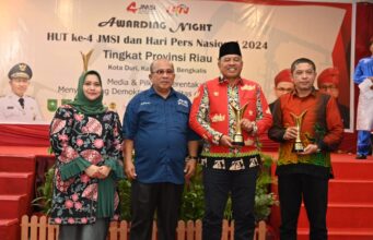 Bupati Bengkalis, Siak dan Pelalawan Raih Penghargaan JMSI Riau Award 2024