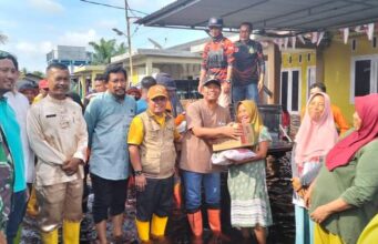 Plt Bupati H. Sulaiman Salurkan Bantuan Sembako Bagi Warga Terdampak Banjir di Empat RT Bagan Punak