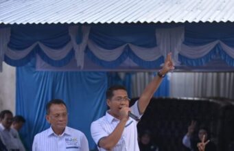 Emak emak di Panipahan Darat Teriaki Ganti Bupati, Cabup dan Cawabup Rohil Berkomitmen untuk Pembangunan Palika