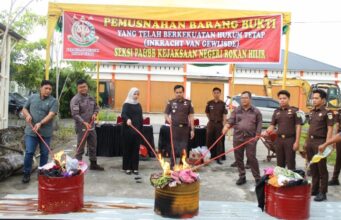 Kejari Rohil Musnahkan Barang Bukti Berkekuatan Hukum Tetap dari 78 Perkara