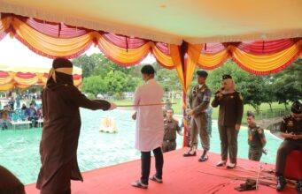 Kejari Aceh Barat Daya Eksekusi Cambuk 13 Terpidana Pelanggaran Qanun Jinayat