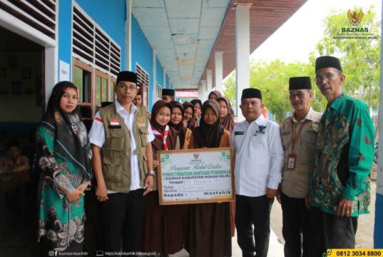 Baznas Rohil Salurkan Bantuan Beasiswa Pendidikan ke Siswi-siswi MTs Hubbul Wathan dan MAN I Rokan Hilir