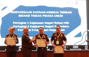 Di Rakerda Kejati Riau Tahun 2025, Kejari Rohil Raih Tiga Penghargaan Bergengsi