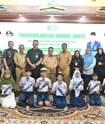 Pemkab Rokan Hilir Perkuat Akses Pendidikan, Program Seragam Sekolah Gratis Jadi Bukti Kepedulian Daerah