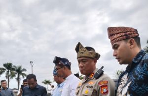 Wabup Jhony Charles Cek Dugaan Limbah PT PHR Yang Timbulkan Bau Tak Sedap di SDN 026 Bangko Permata