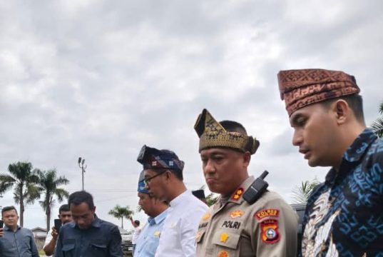 Wabup Jhony Charles Cek Dugaan Limbah PT PHR Yang Timbulkan Bau Tak Sedap di SDN 026 Bangko Permata