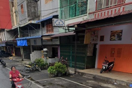 Selokan di Jalan Perdagangan Ditutup Pemilik Usaha, Pengawasan Tata Ruang Dinas PUTR Dipertanyakan